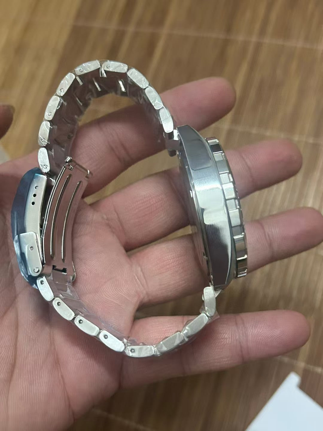 Quartz men's wristwatch