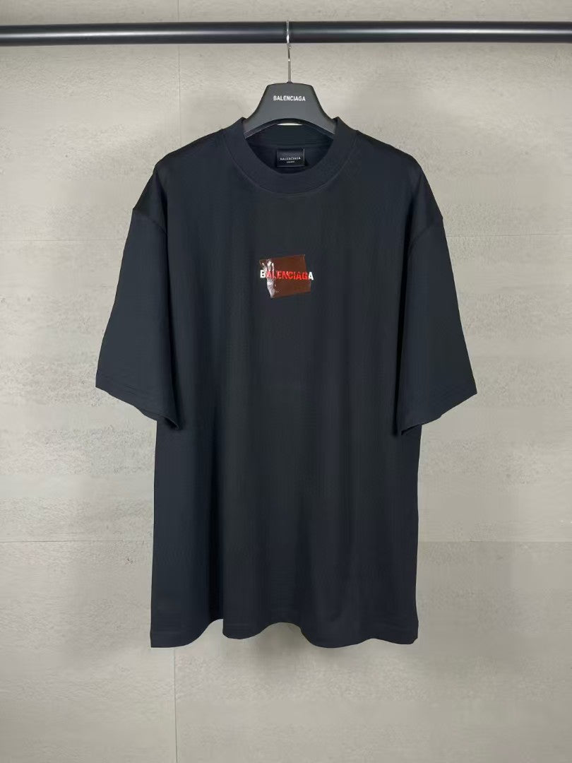 Embroidered tape pressed short sleeved T-shirt