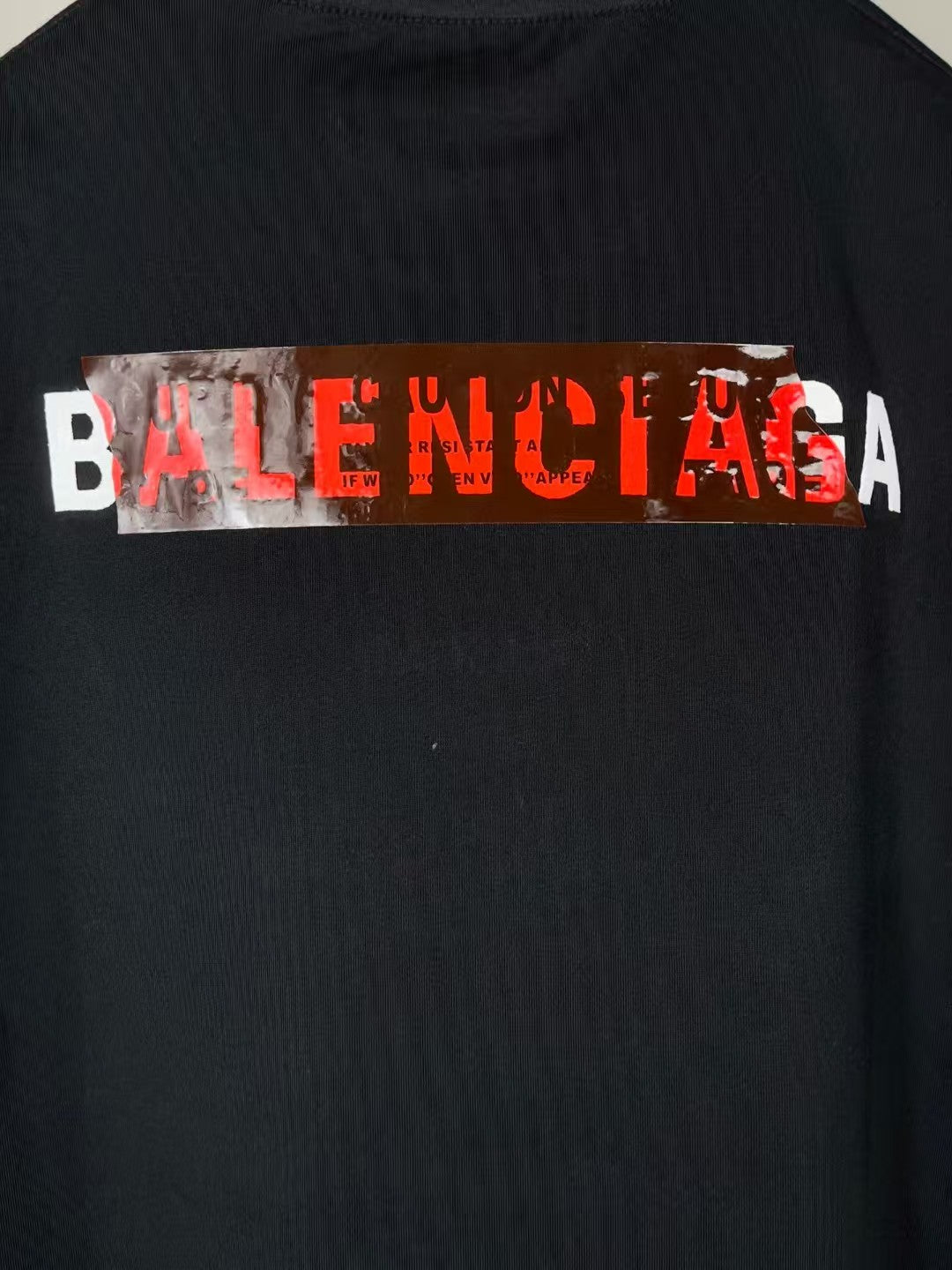 Embroidered tape pressed short sleeved T-shirt