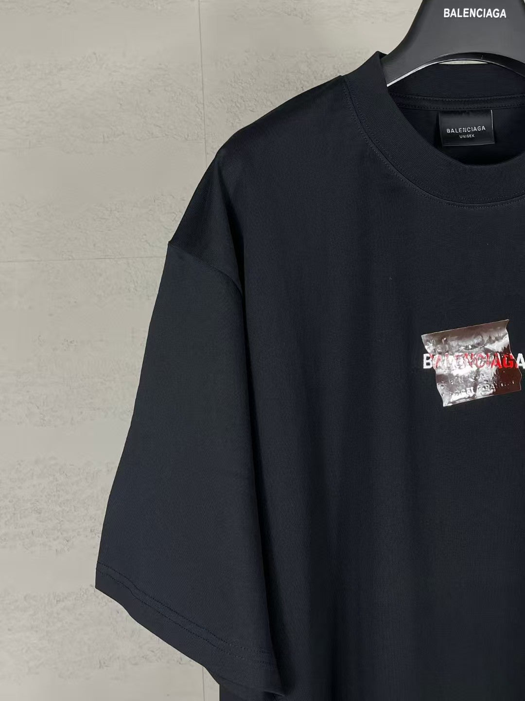 Embroidered tape pressed short sleeved T-shirt