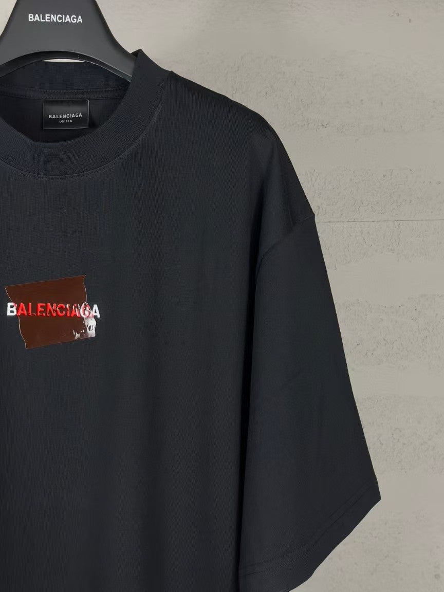 Embroidered tape pressed short sleeved T-shirt