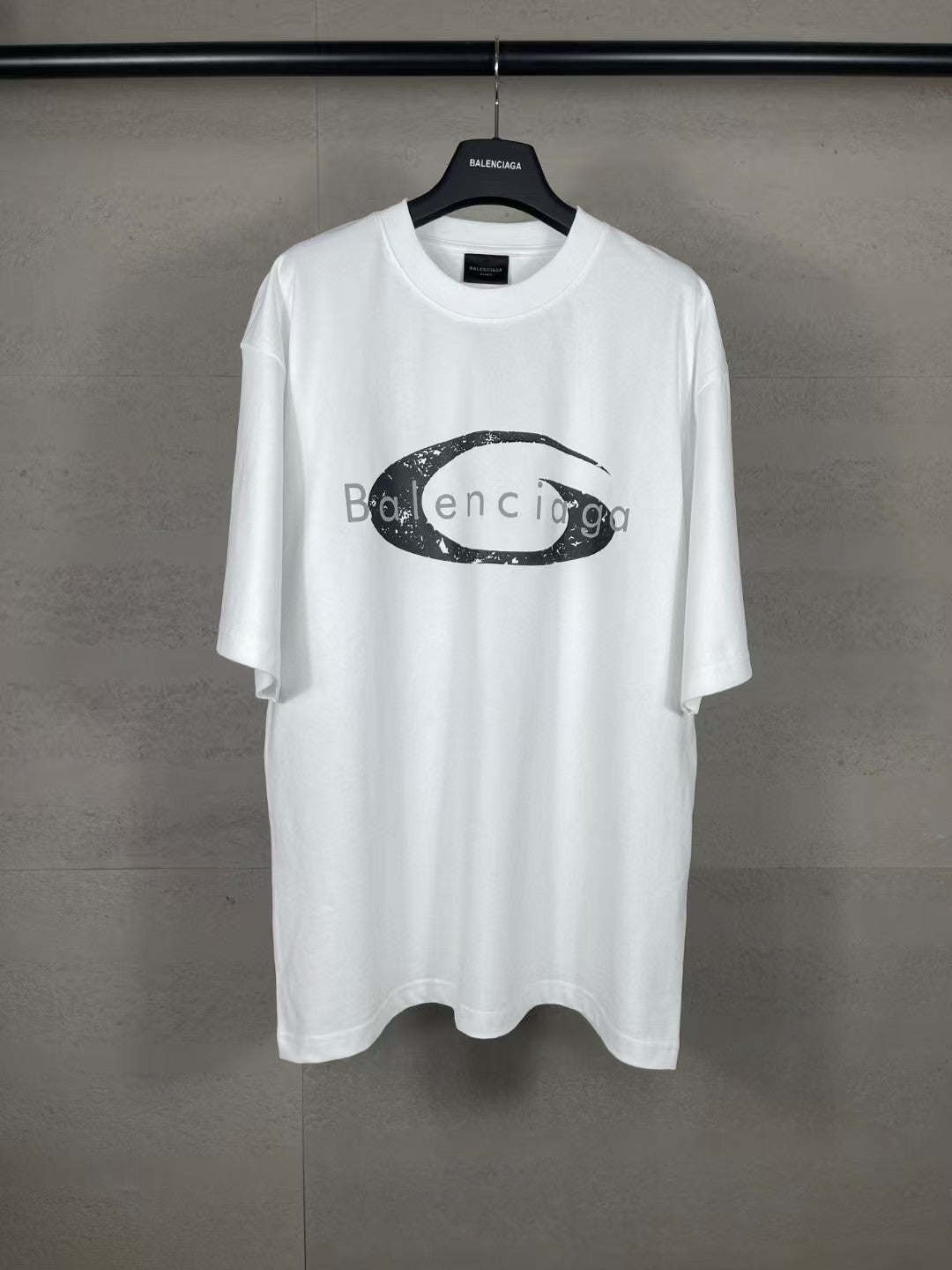 Cracked printed short sleeved T-shirt