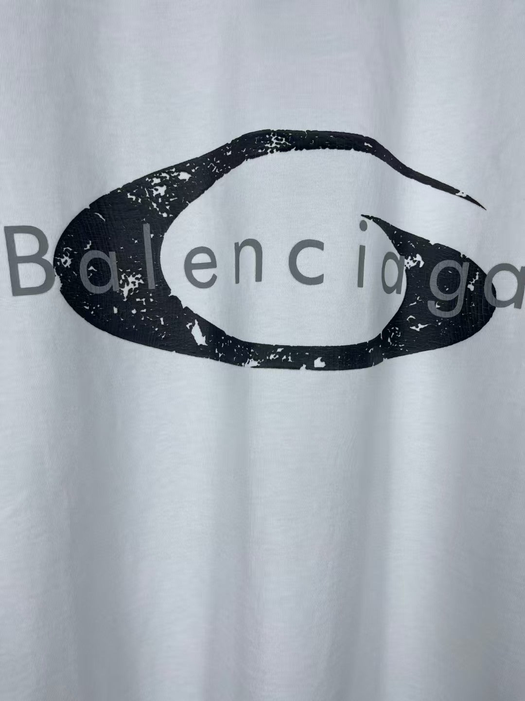 Cracked printed short sleeved T-shirt