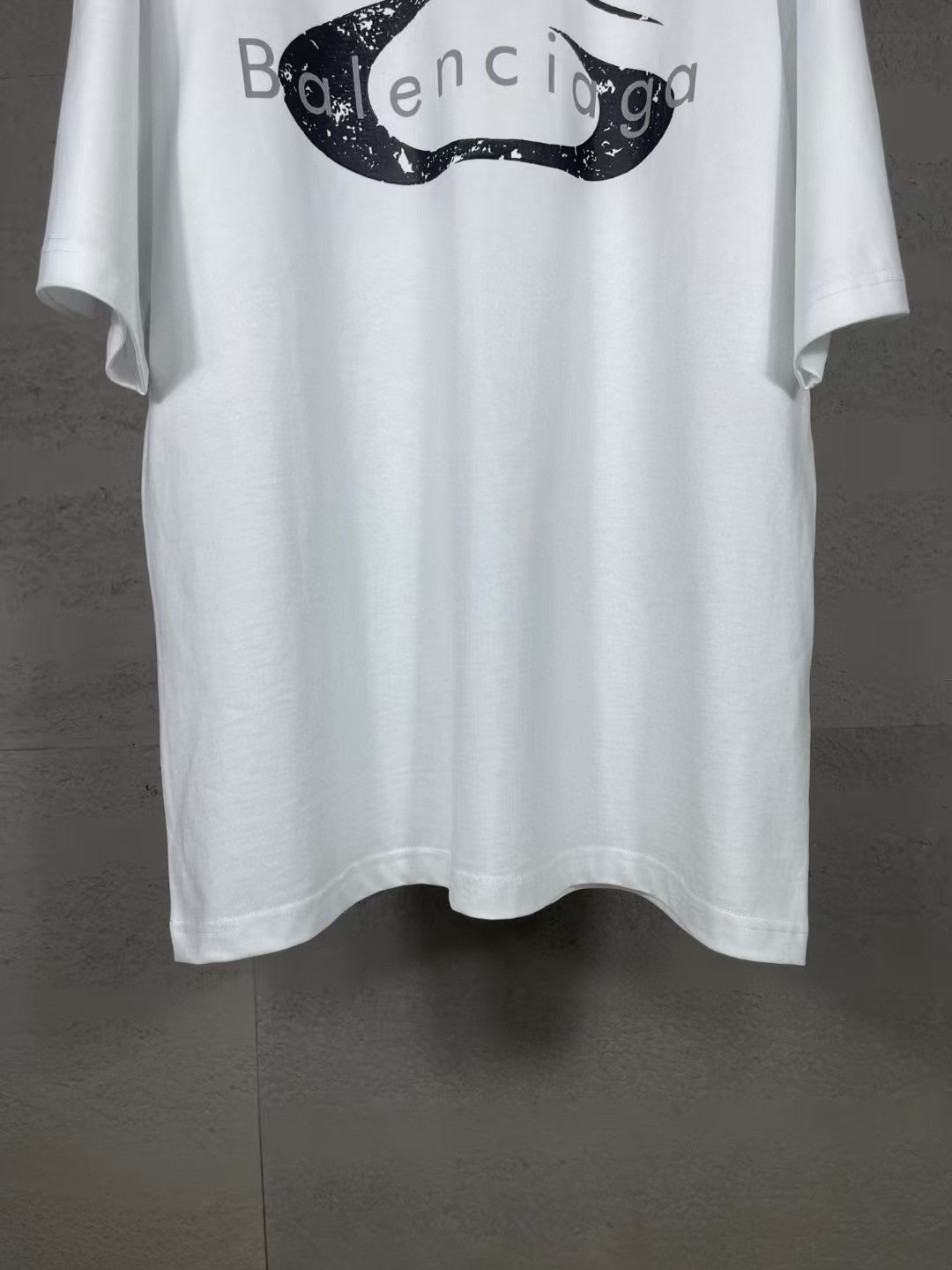 Cracked printed short sleeved T-shirt