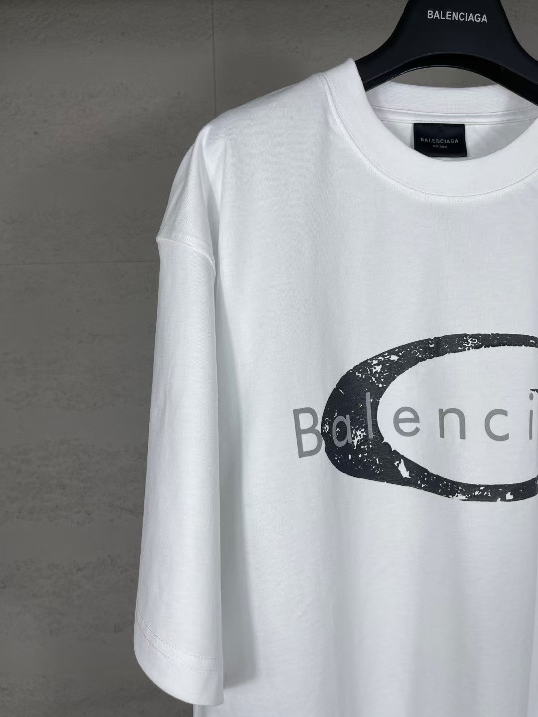 Cracked printed short sleeved T-shirt