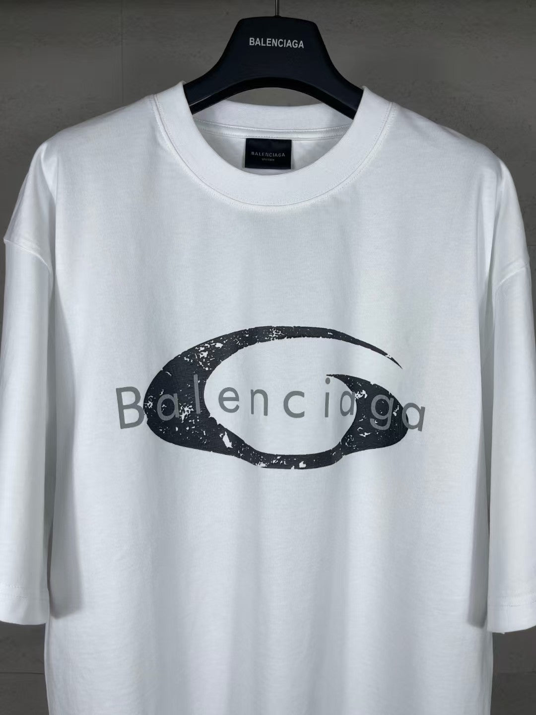 Cracked printed short sleeved T-shirt