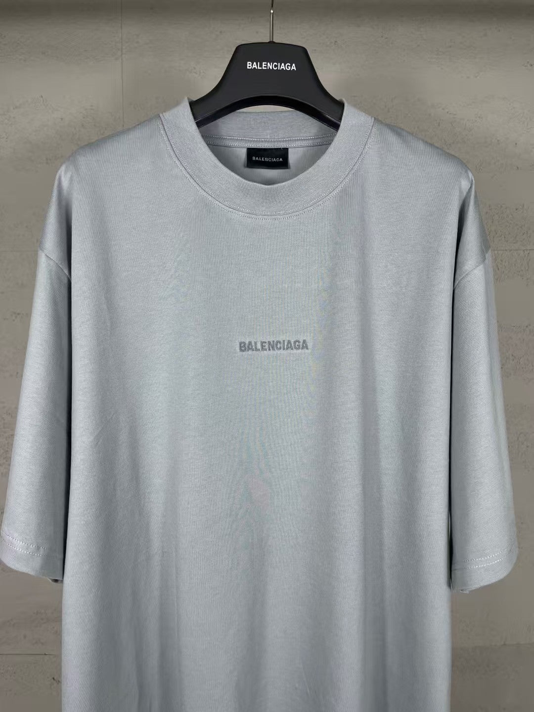 Classic letter embroidered short sleeved T-shirt