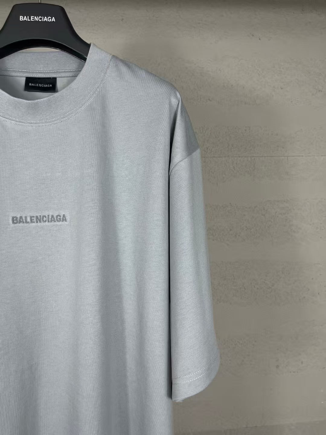 Classic letter embroidered short sleeved T-shirt