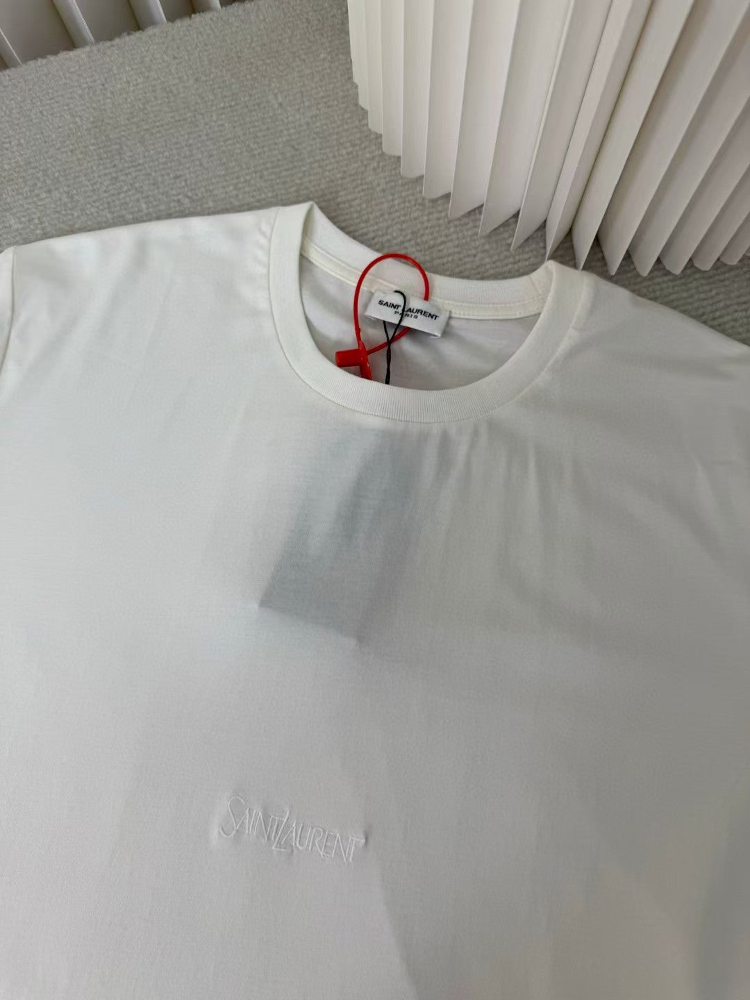 Embroidered short sleeved T-shirt