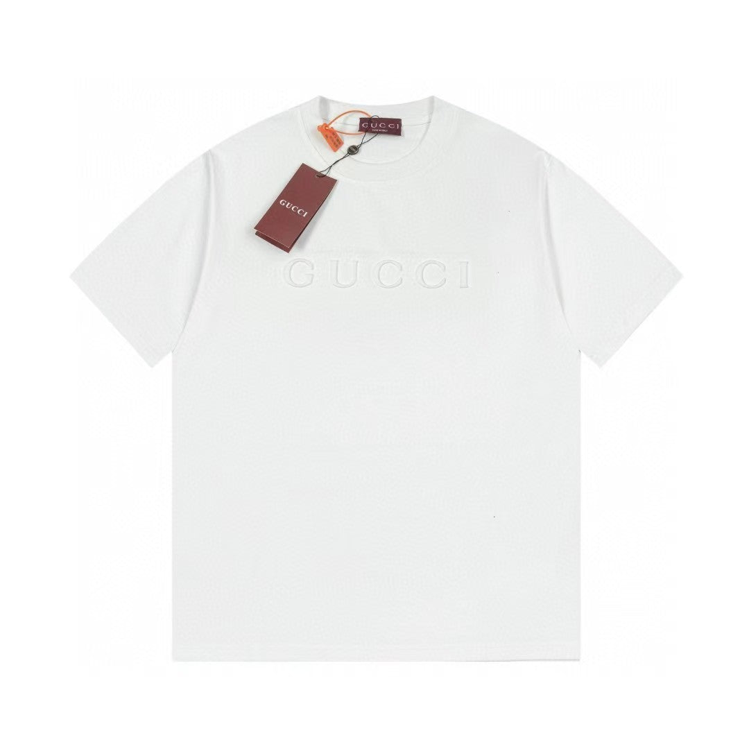 Short sleeved T-shirt with embossed letters