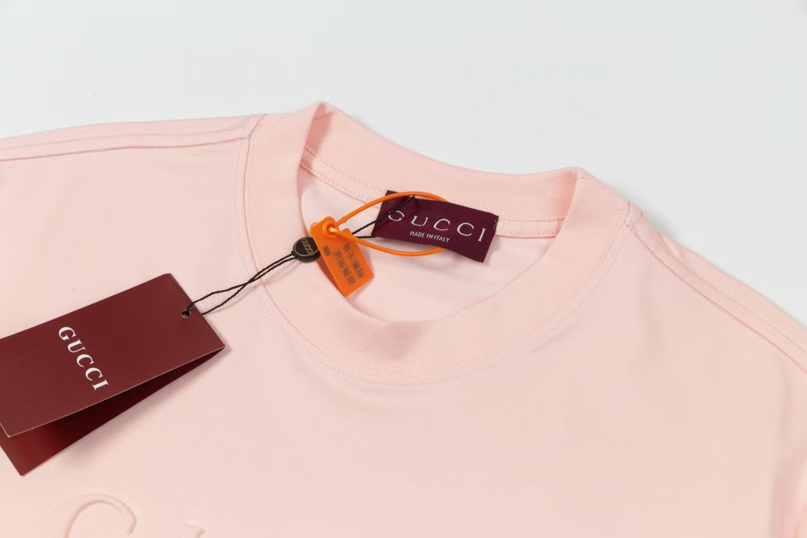 Short sleeved T-shirt with embossed letters