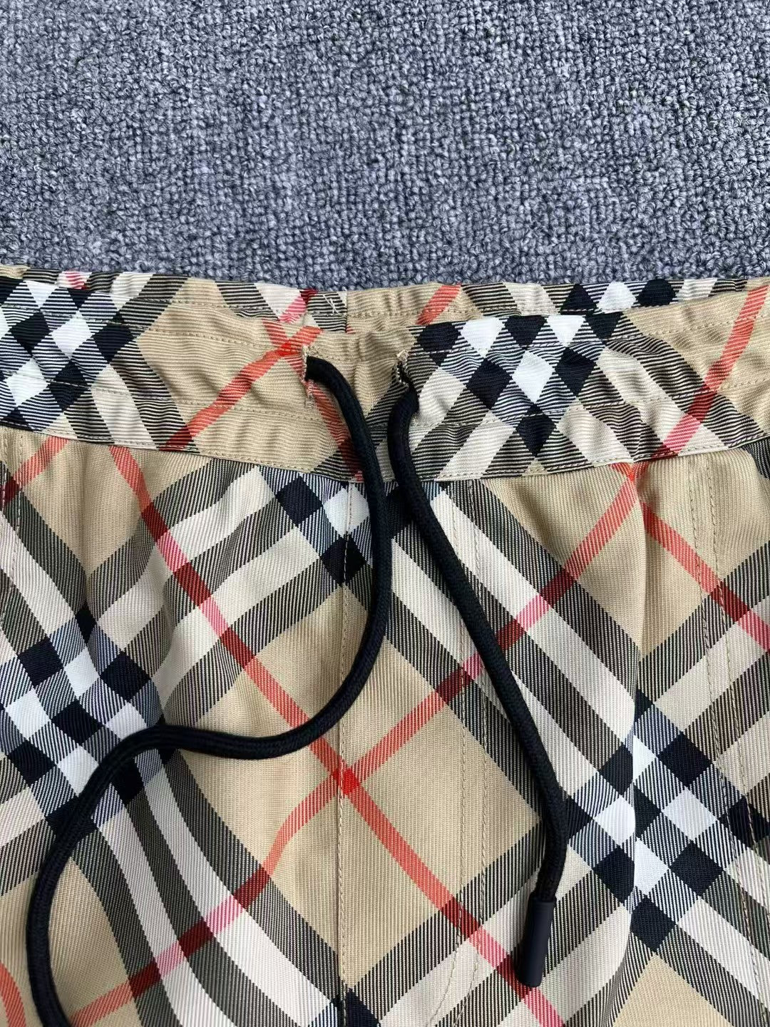 Men's large checkered drawstring shorts