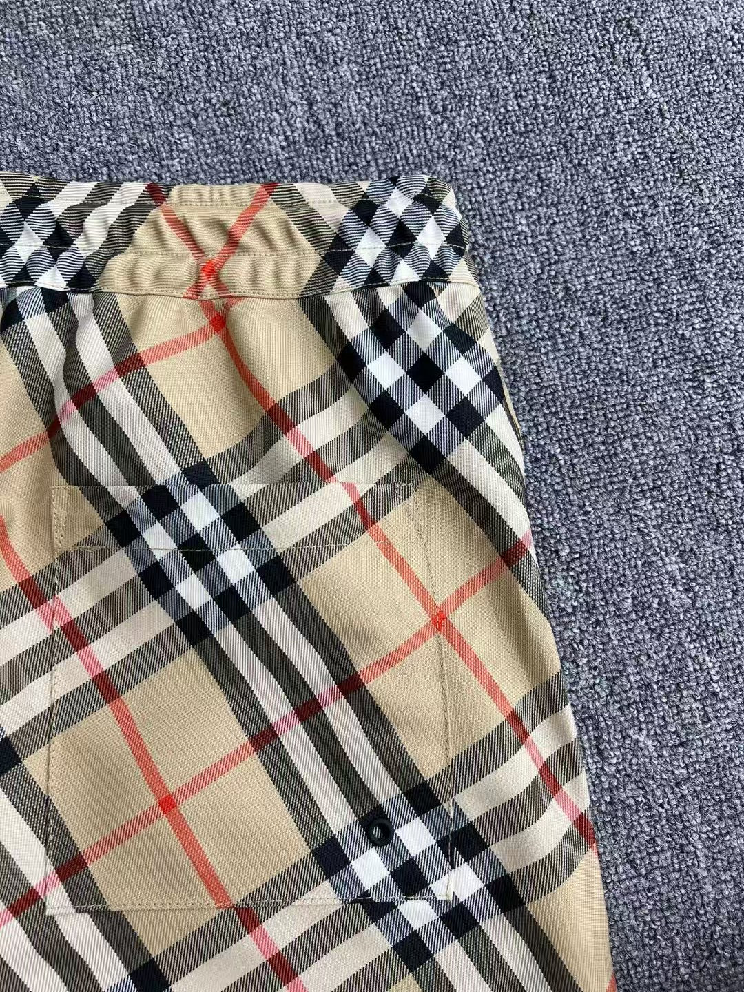 Men's large checkered drawstring shorts