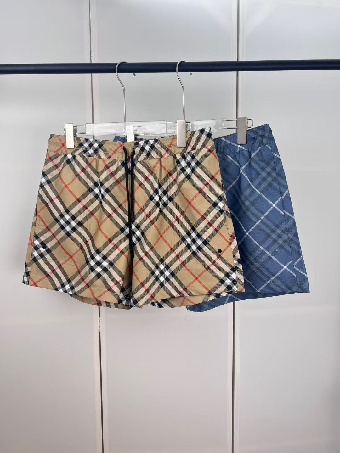 Men's large checkered drawstring shorts