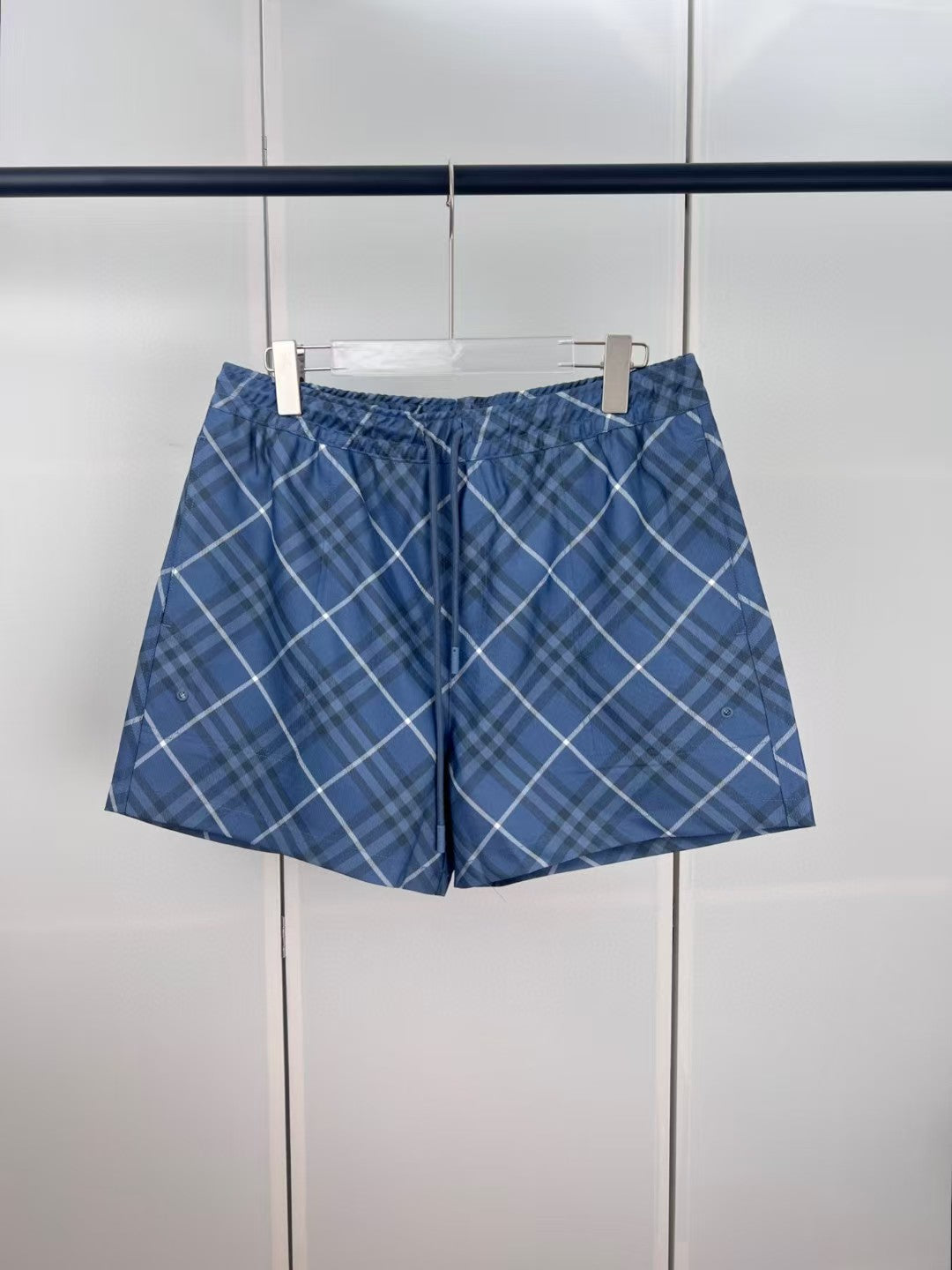Men's large checkered drawstring shorts