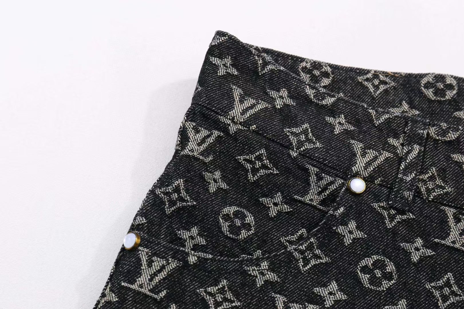 Full print pearl buckle vintage denim shorts