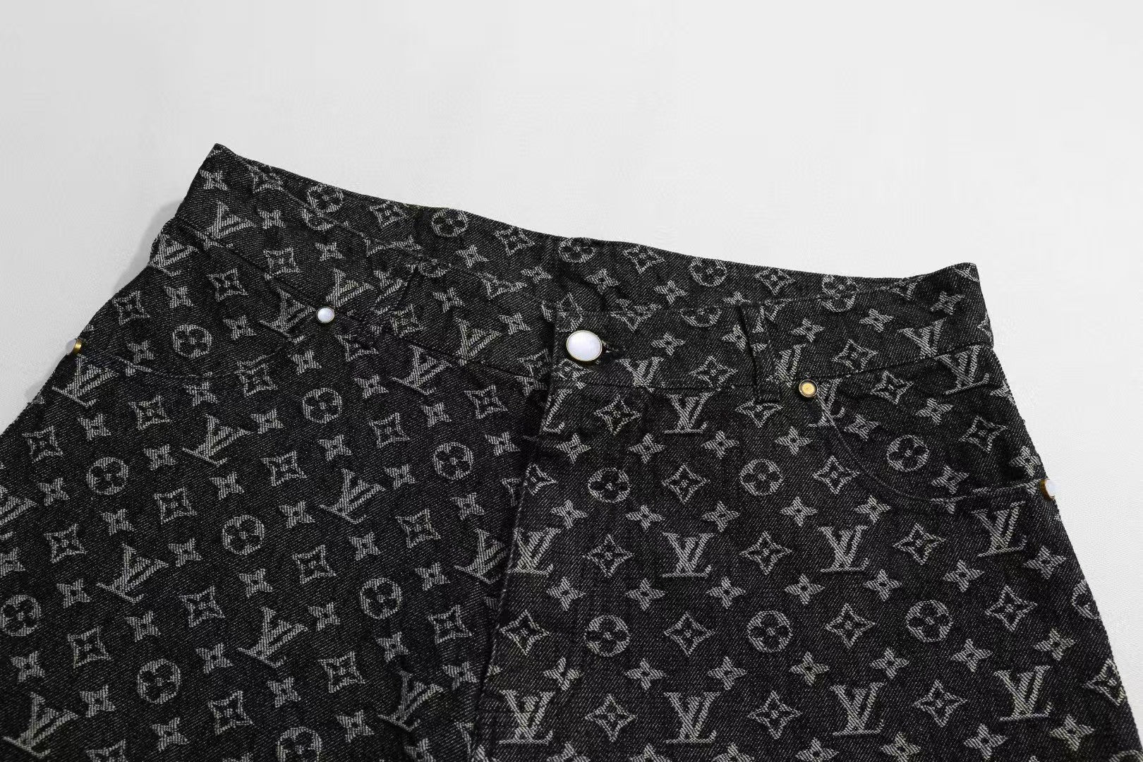Full print pearl buckle vintage denim shorts