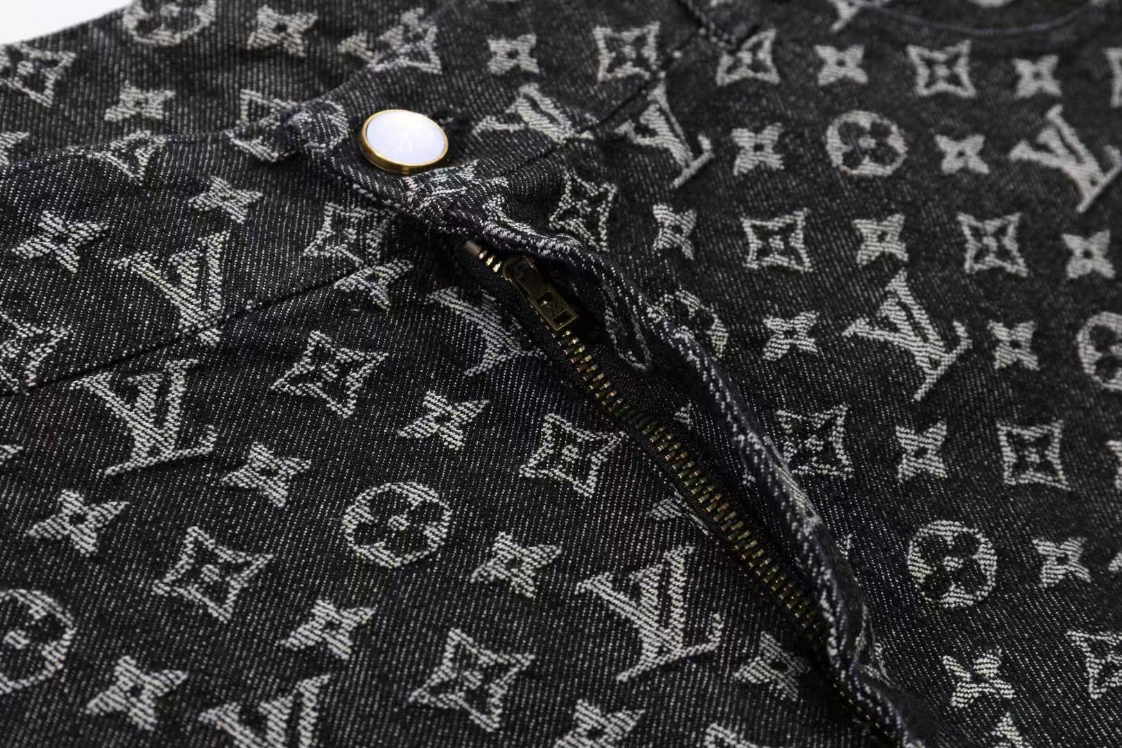 Full print pearl buckle vintage denim shorts