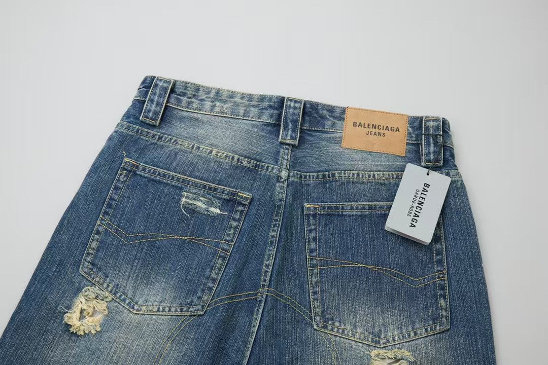 Wear and tear hole loose fit denim shorts