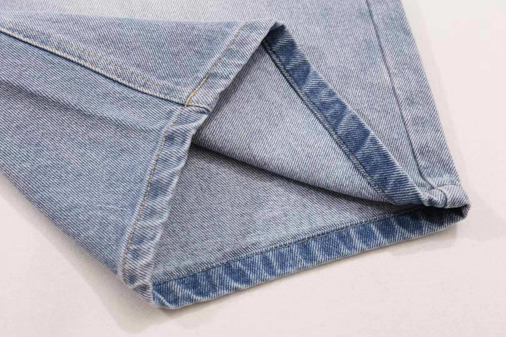 Embroidered denim shorts with back pocket