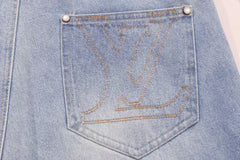 Embroidered denim shorts with back pocket