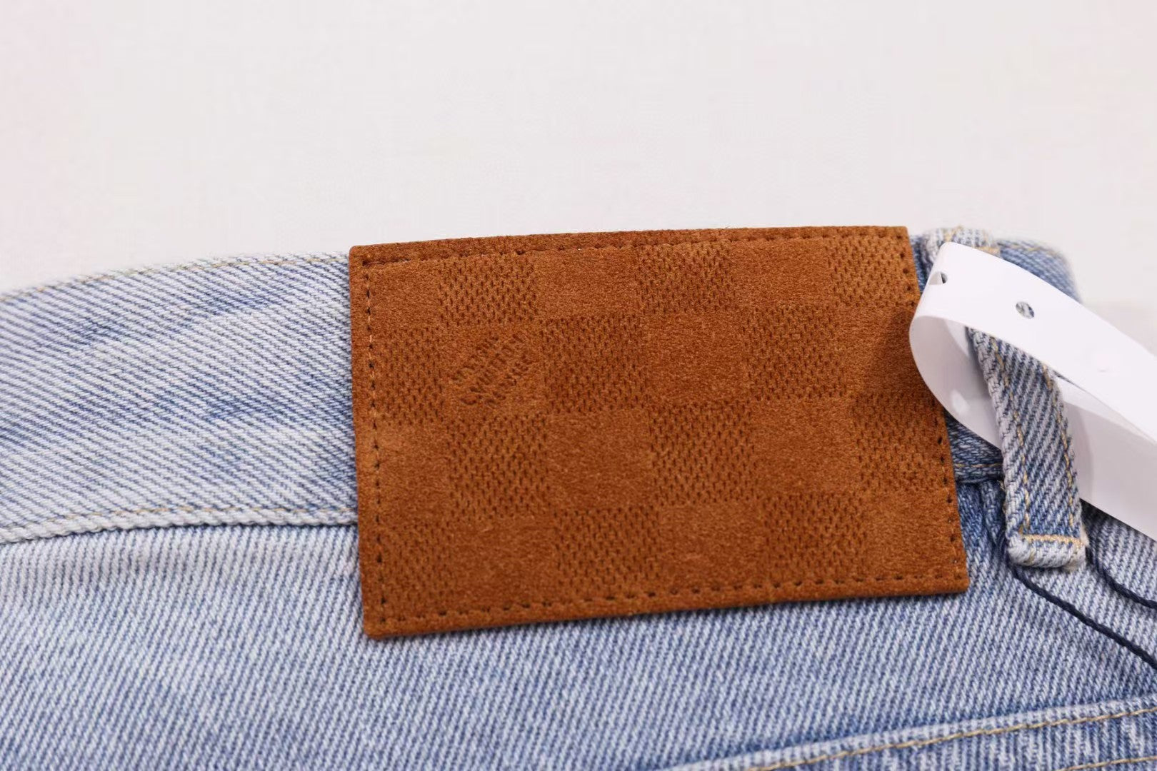 Embroidered denim shorts with back pocket