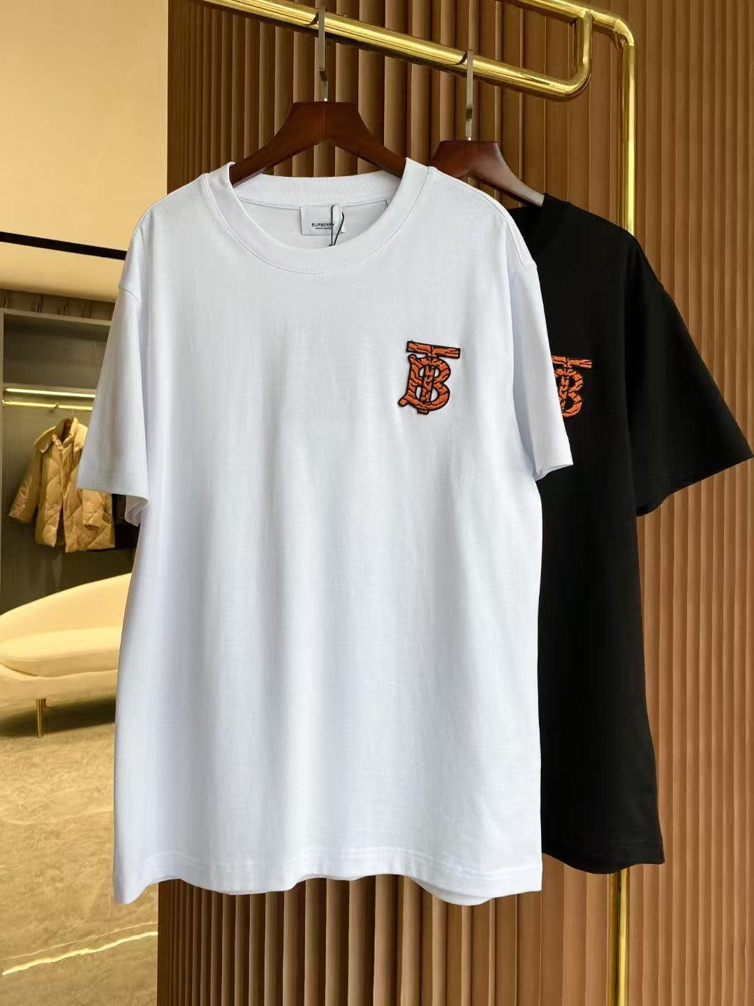 Men's embroidered short sleeved T-shirt