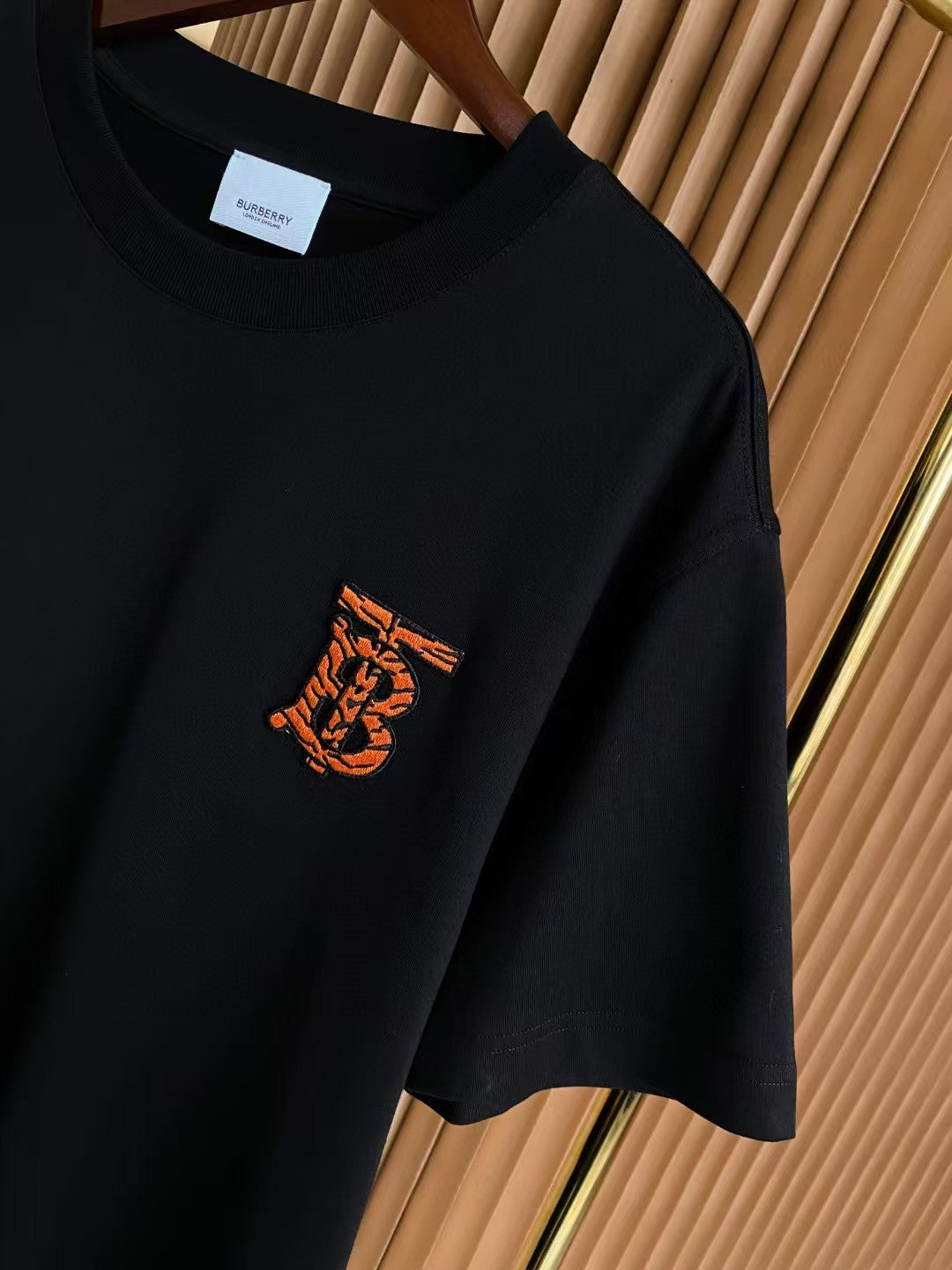 Men's embroidered short sleeved T-shirt