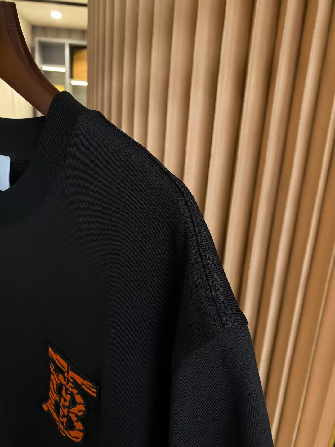 Men's embroidered short sleeved T-shirt