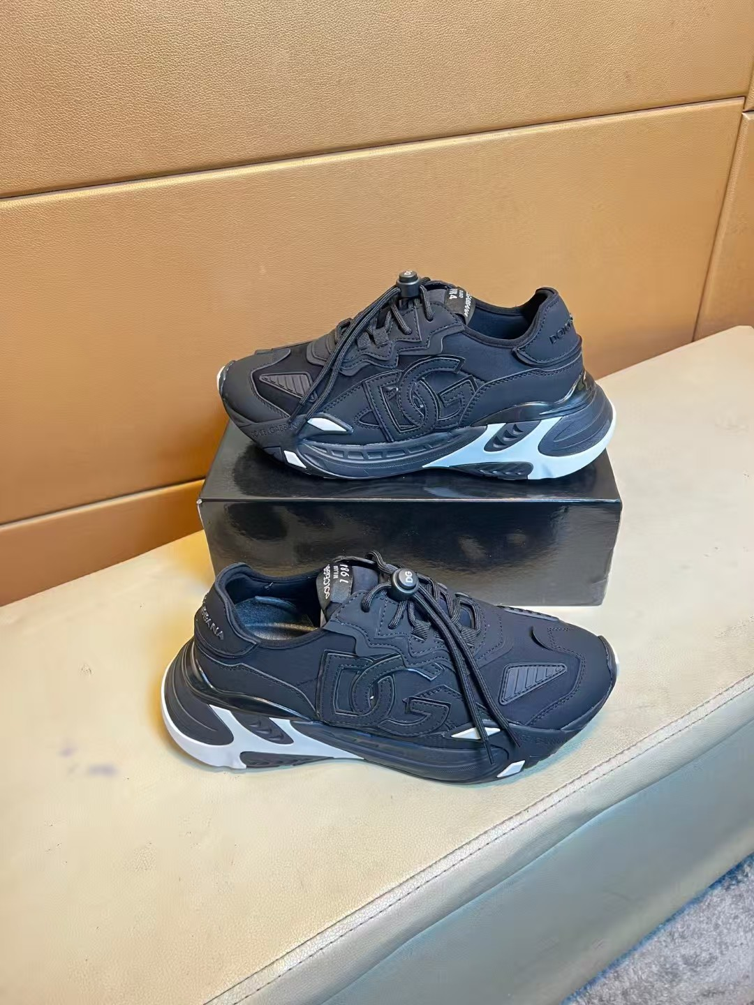 Fashionable men's casual sports shoes