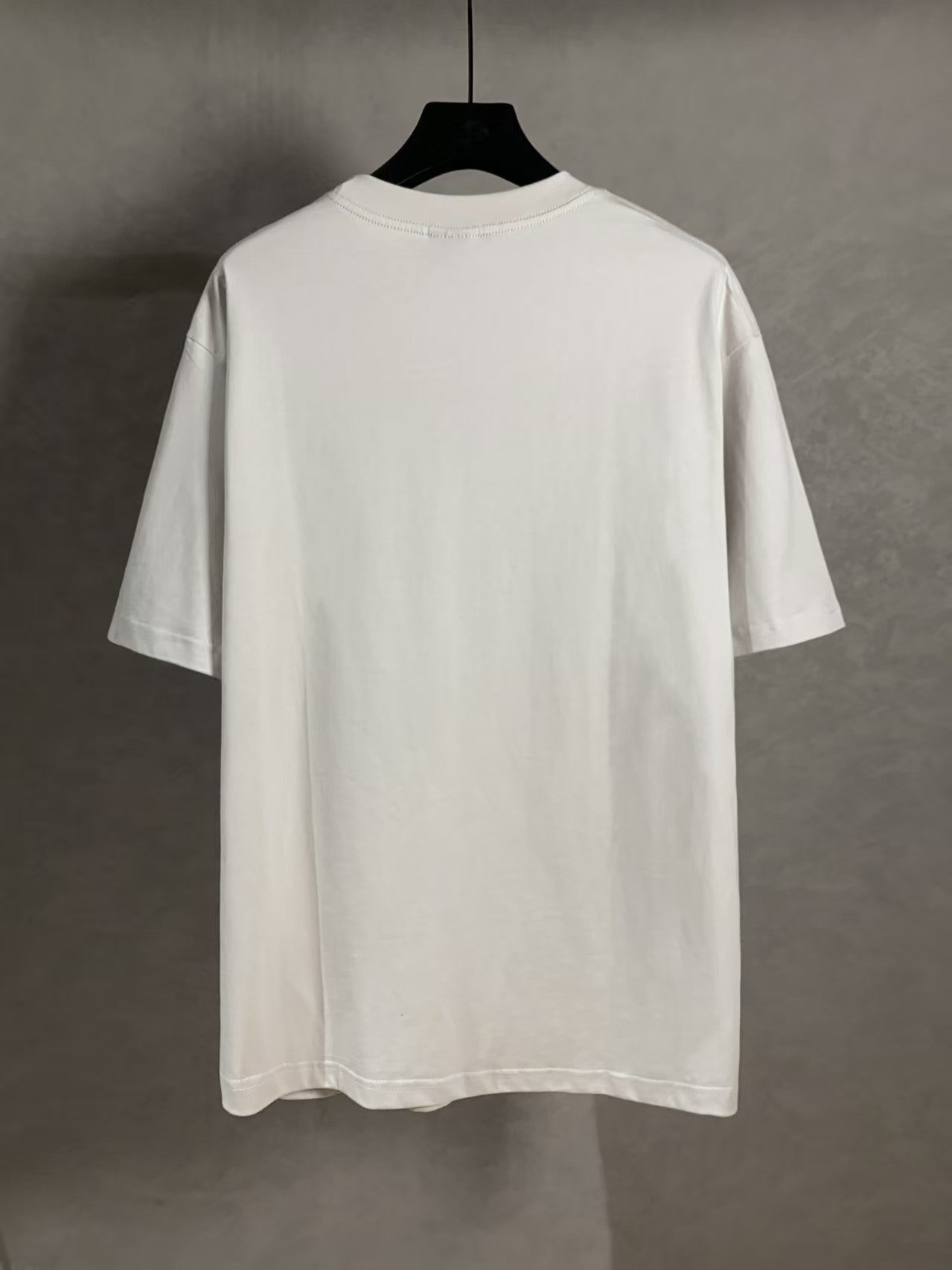 Embroidered letter round neck short sleeved T-shirt