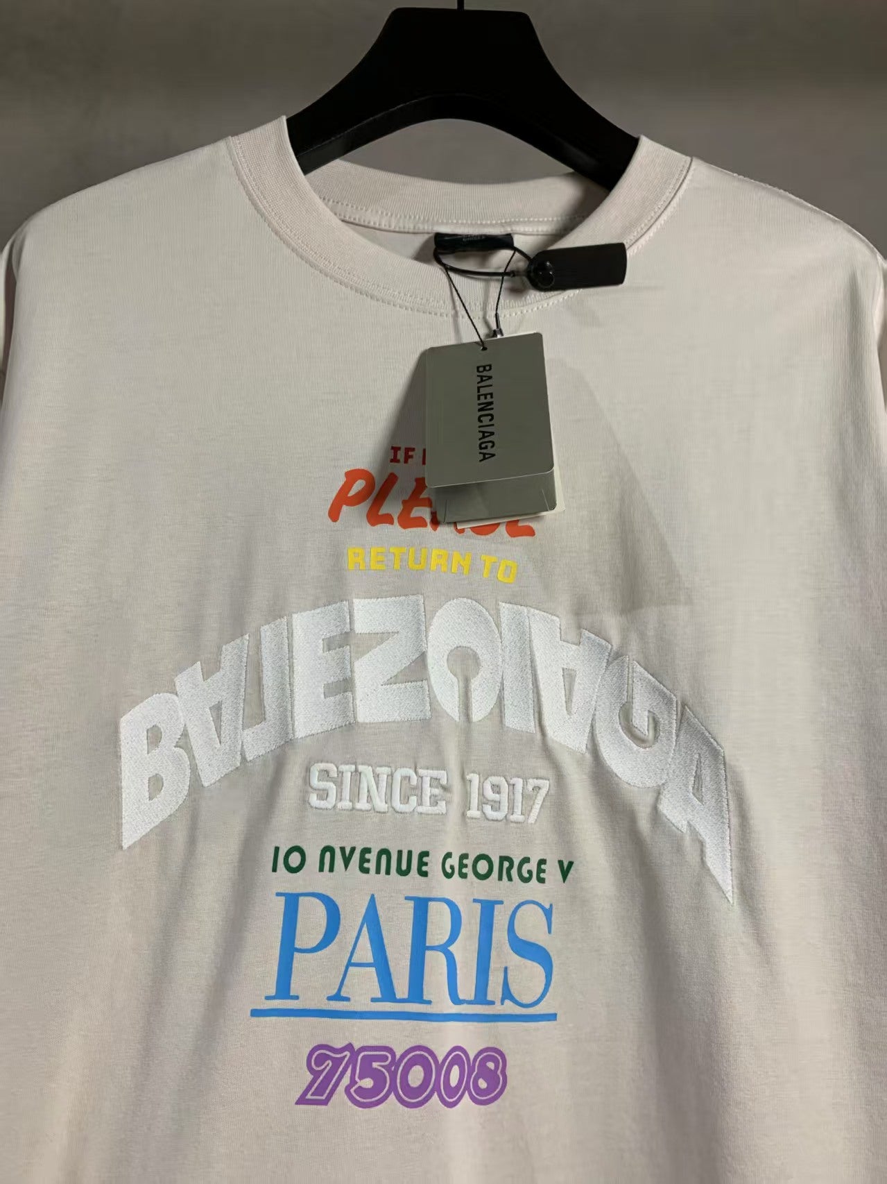 Embroidered letter round neck short sleeved T-shirt