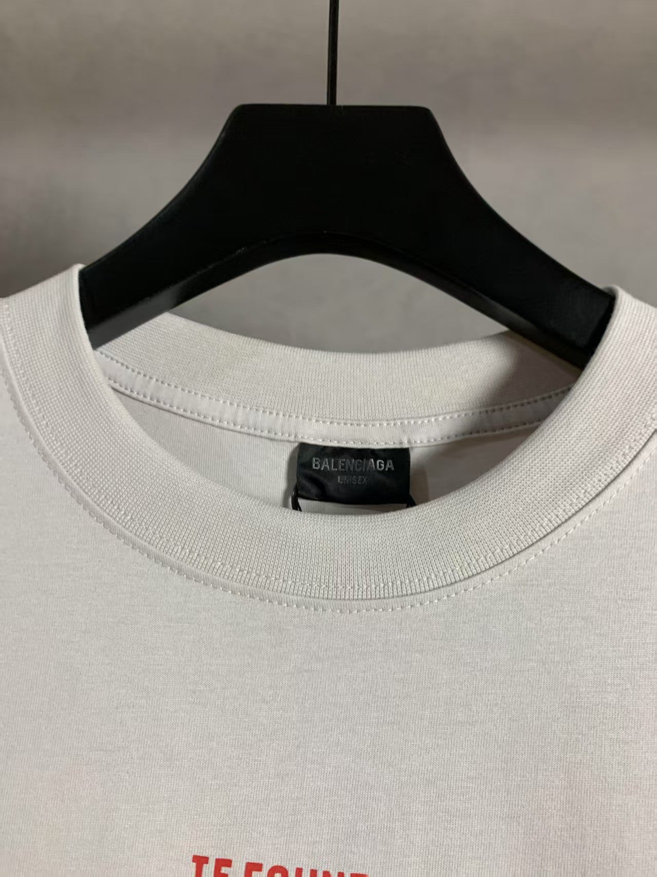 Embroidered letter round neck short sleeved T-shirt