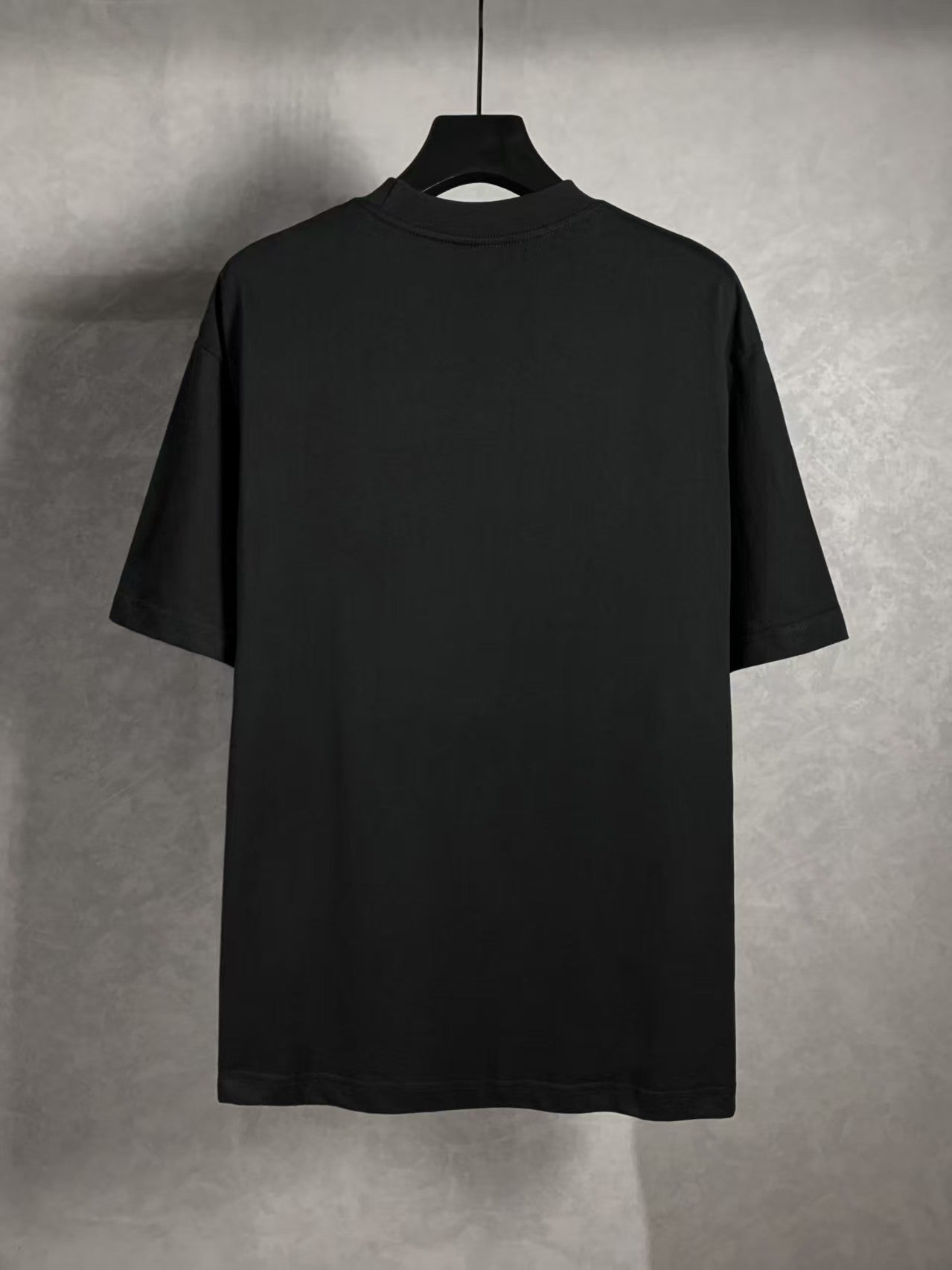 Embroidered letter round neck short sleeved T-shirt