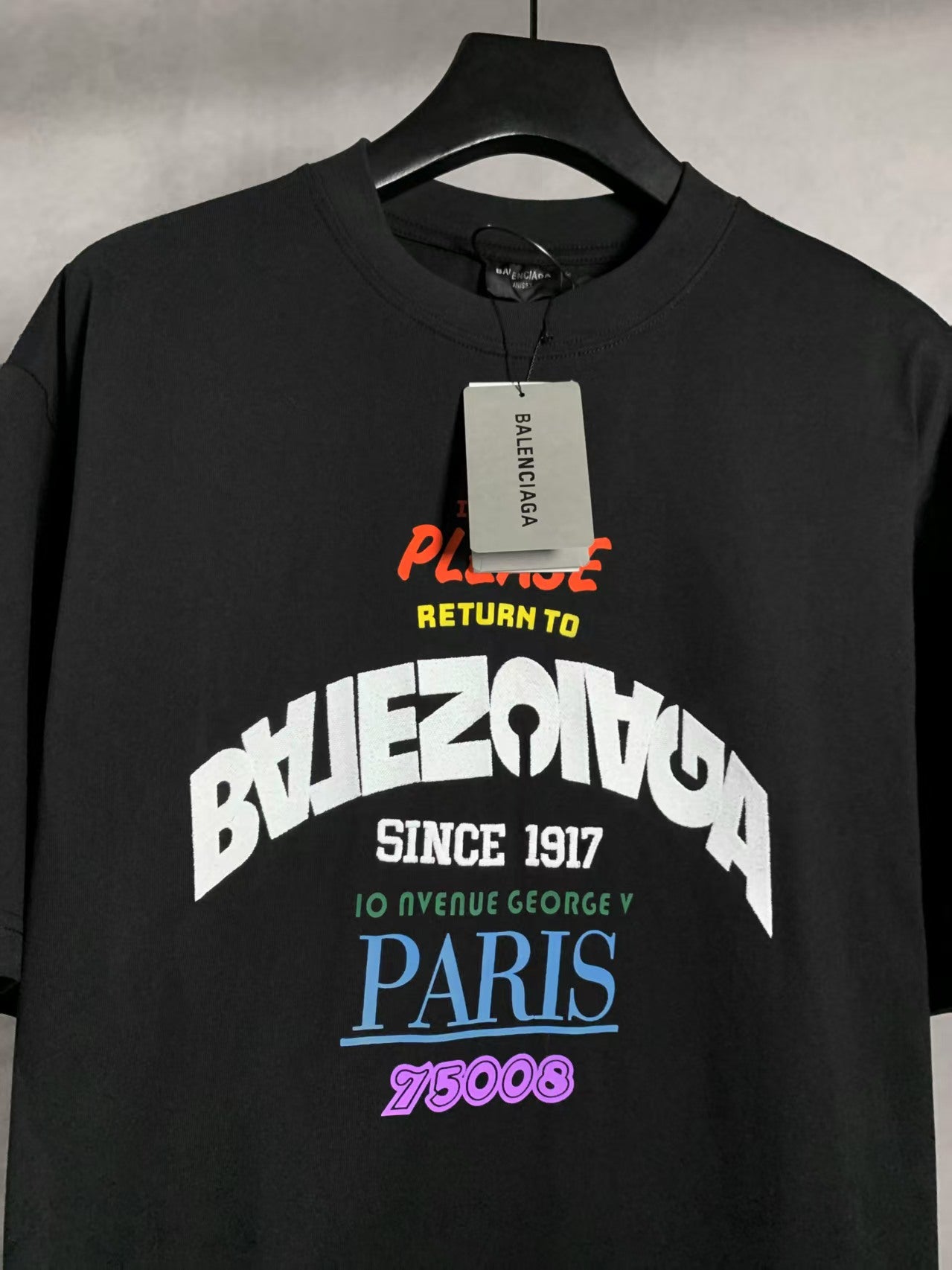 Embroidered letter round neck short sleeved T-shirt
