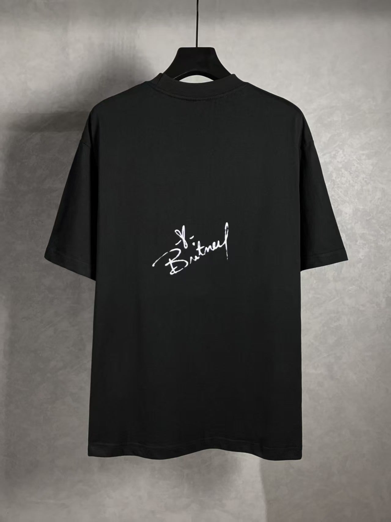 Round neck short sleeved T-shirt