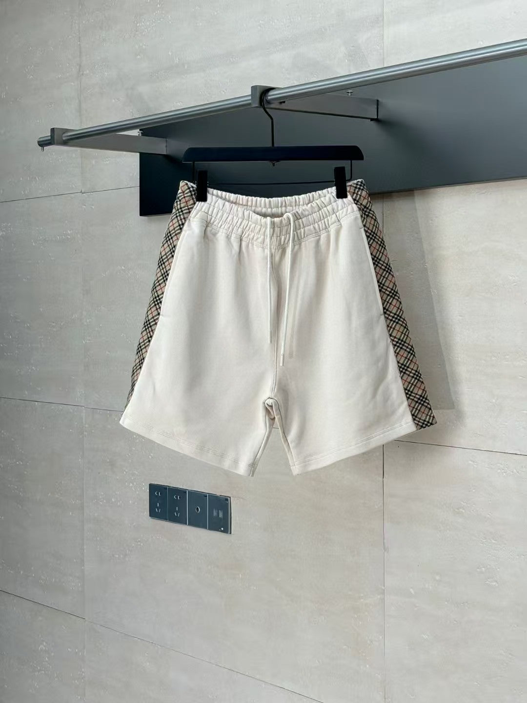Splicing drawstring shorts