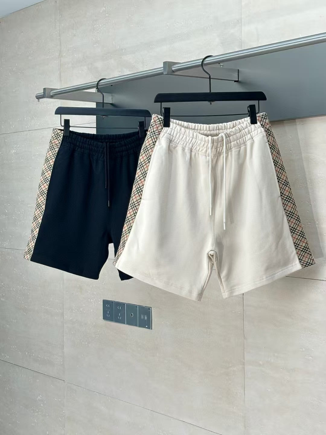 Splicing drawstring shorts