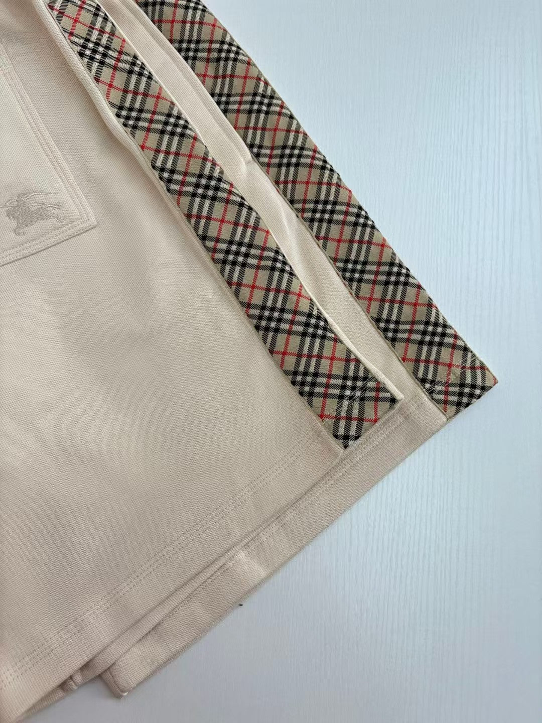 Splicing drawstring shorts