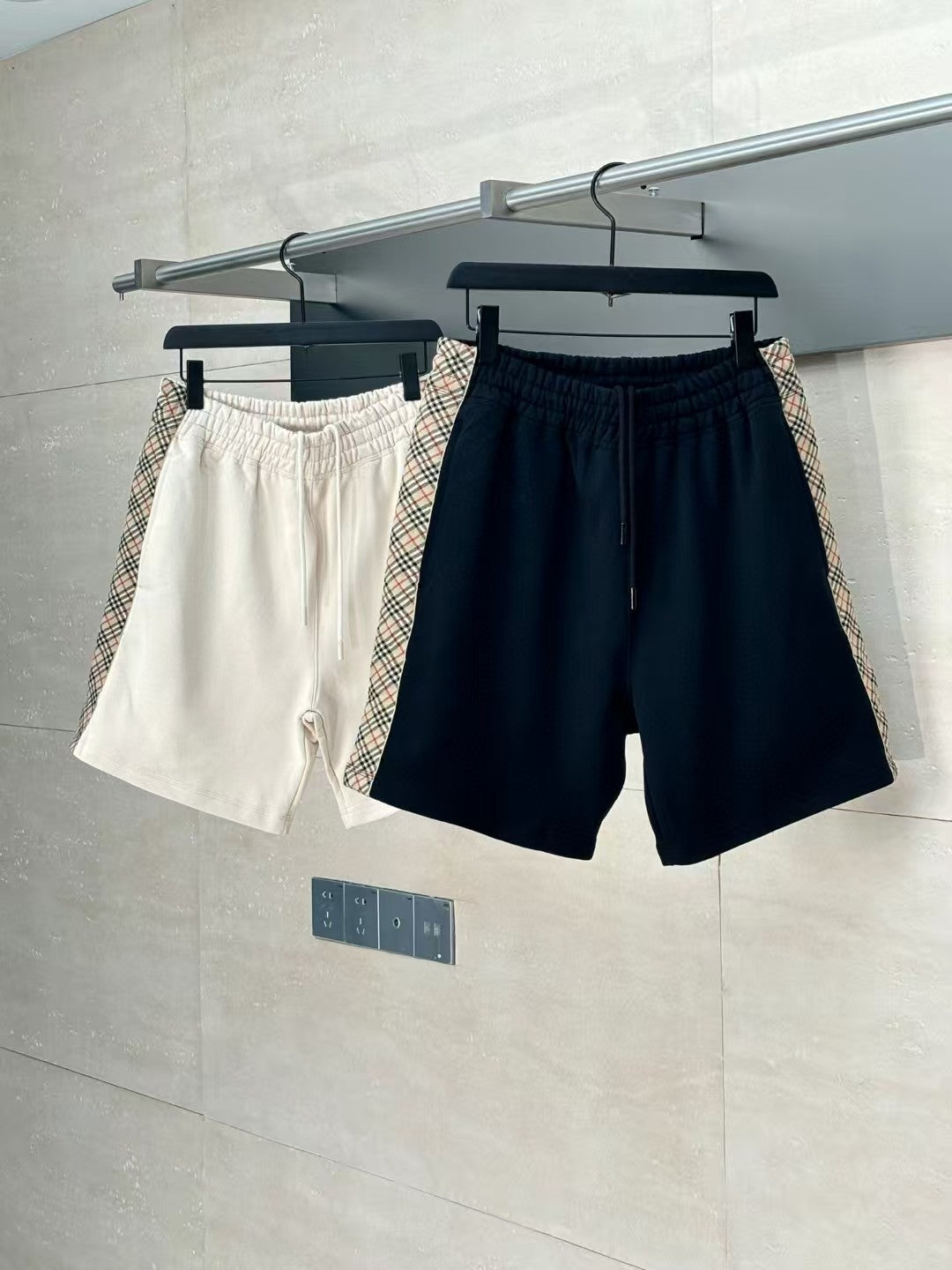 Splicing drawstring shorts