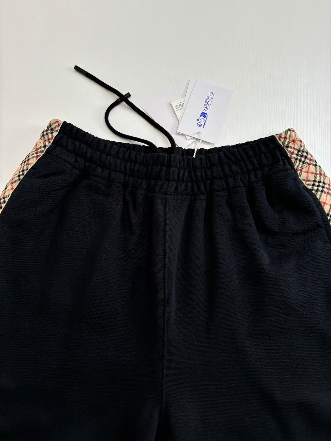 Splicing drawstring shorts