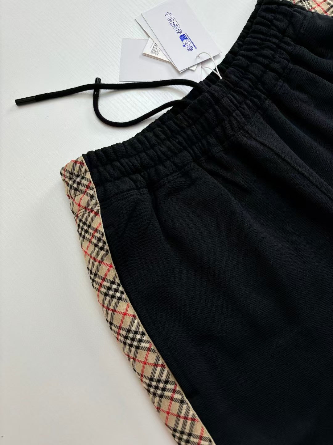 Splicing drawstring shorts