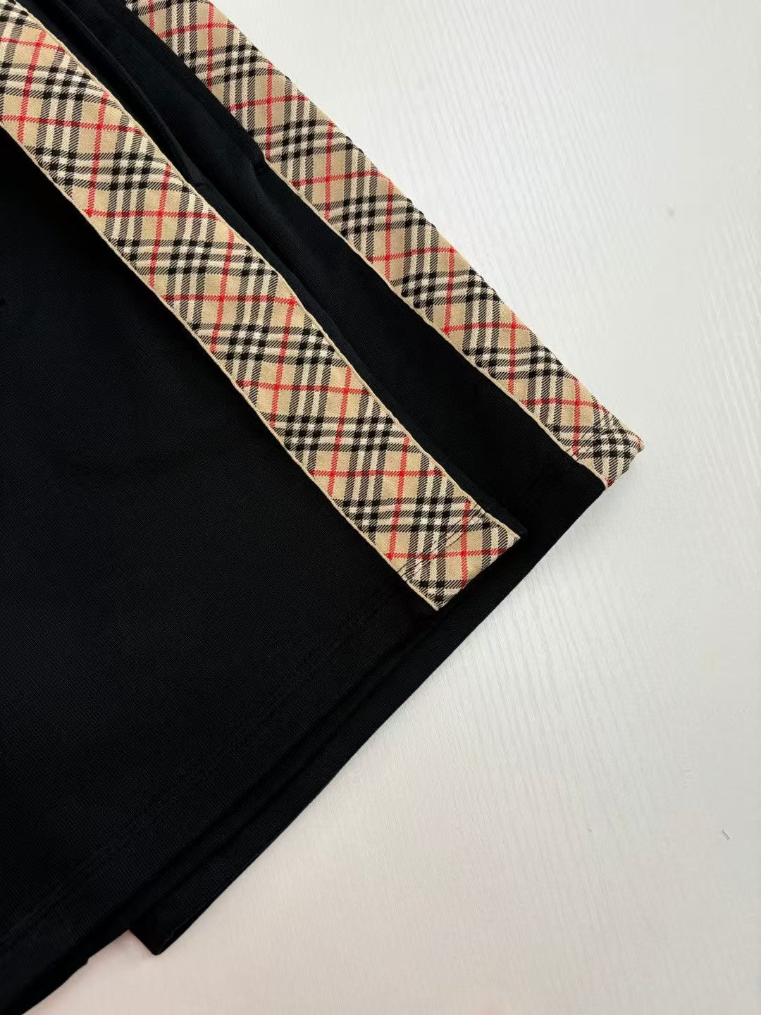 Splicing drawstring shorts