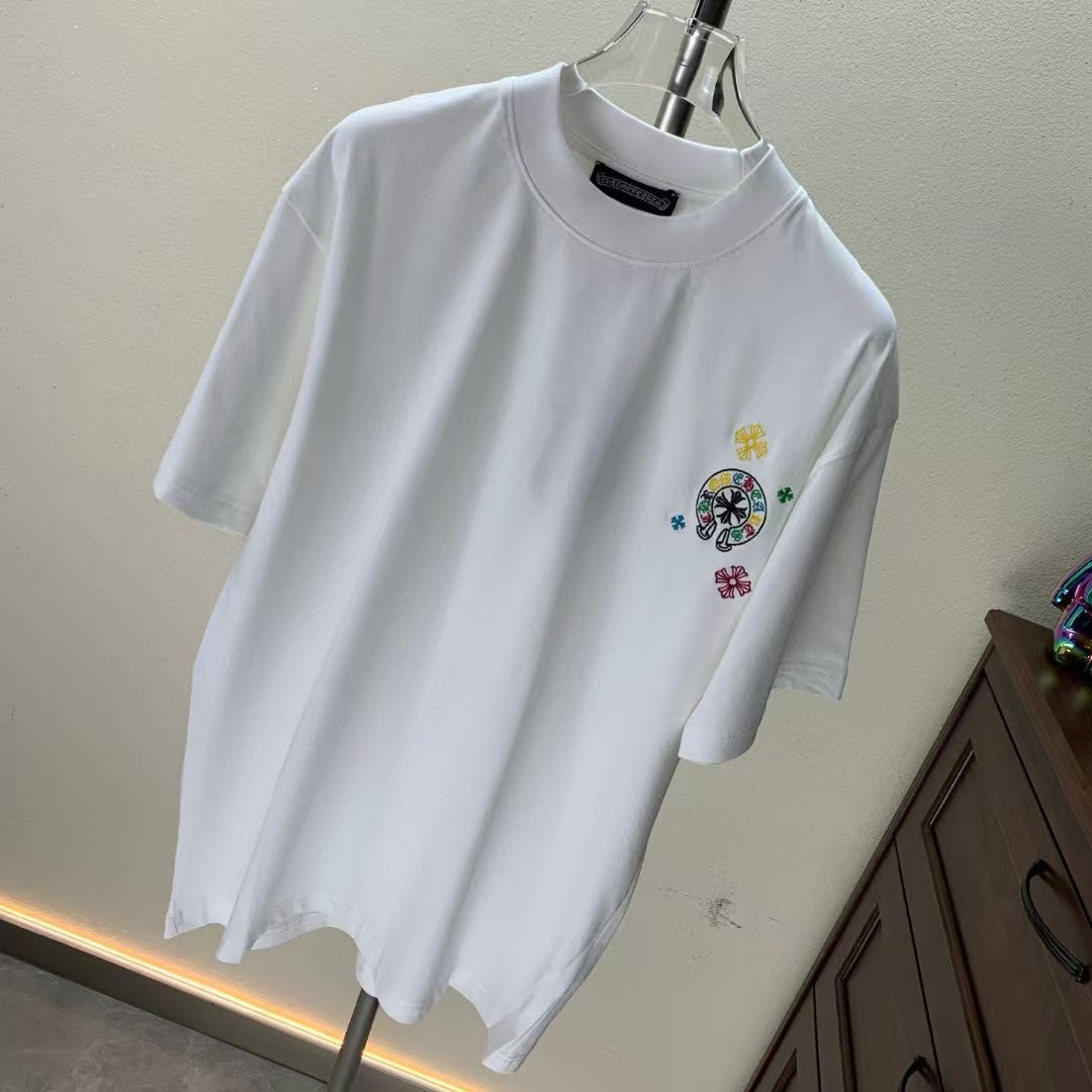 Horseshoe Flower Sanskrit Small Embroidered Round Neck T-shirt