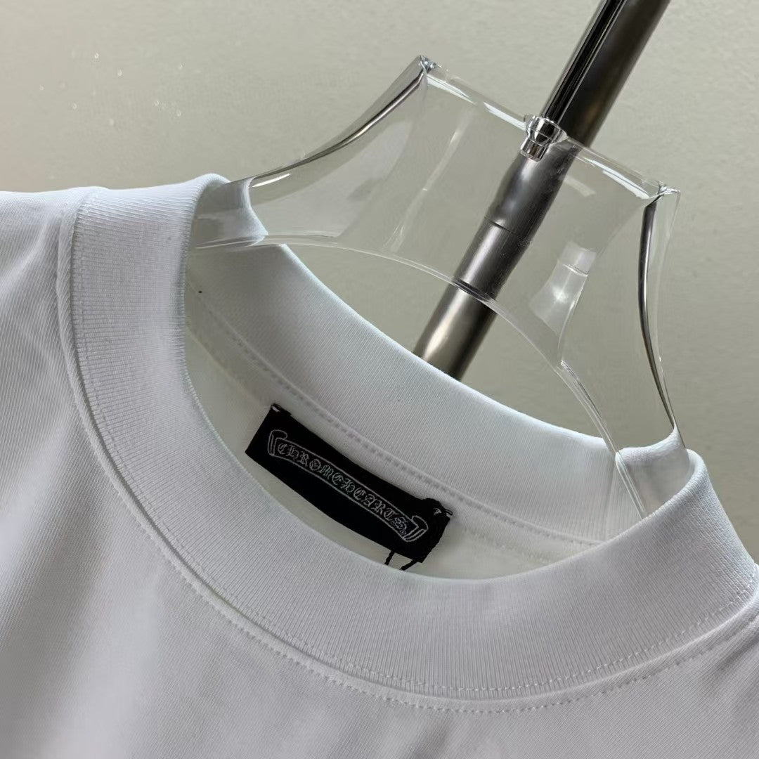 Horseshoe Flower Sanskrit Small Embroidered Round Neck T-shirt