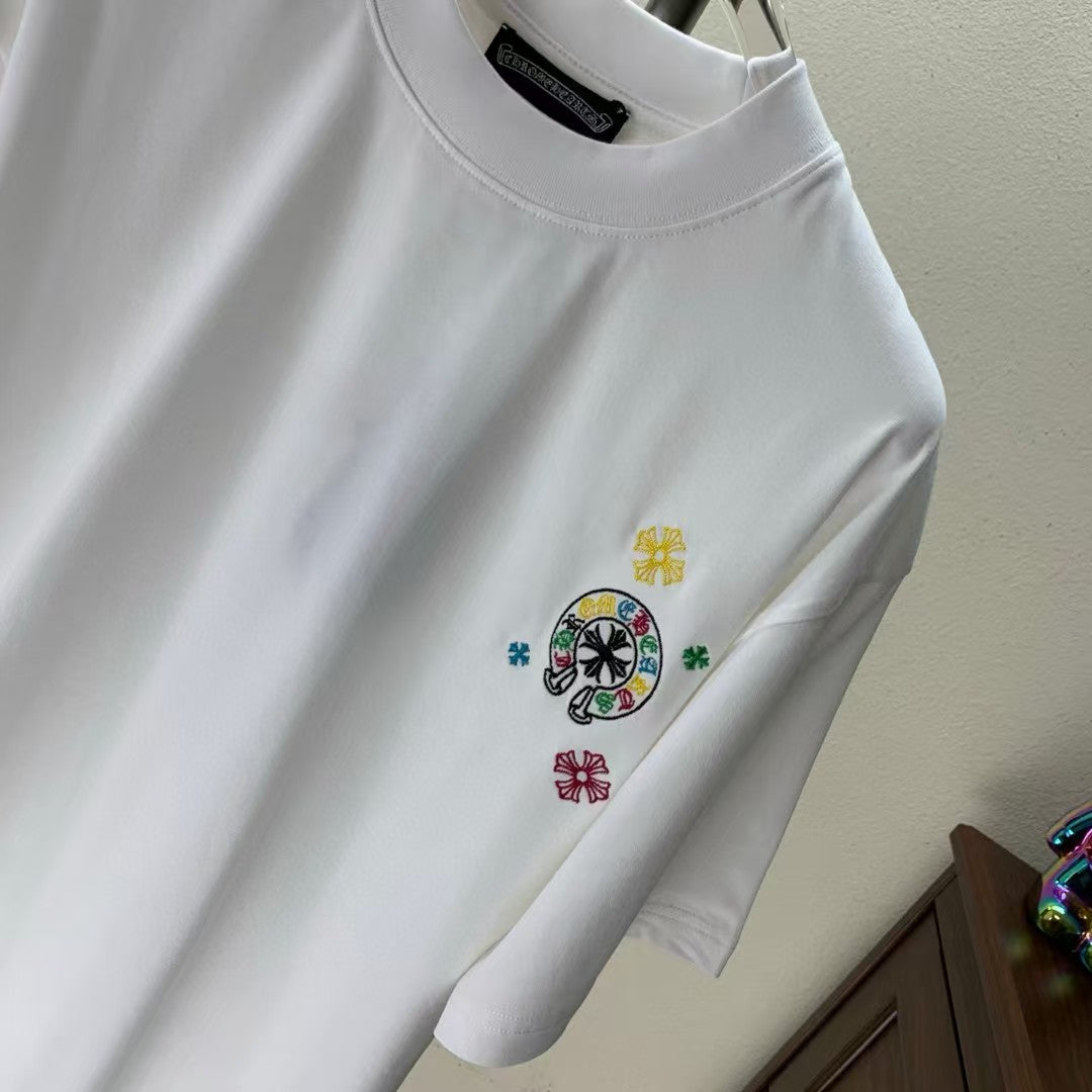 Horseshoe Flower Sanskrit Small Embroidered Round Neck T-shirt