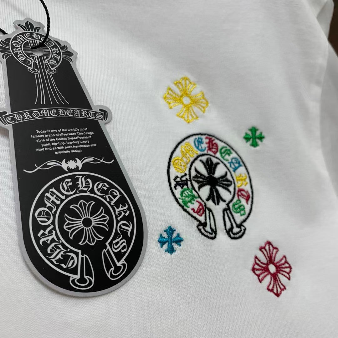 Horseshoe Flower Sanskrit Small Embroidered Round Neck T-shirt