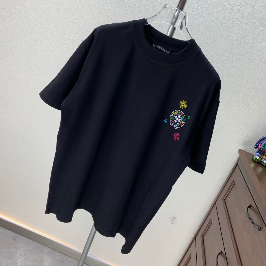 Horseshoe Flower Sanskrit Small Embroidered Round Neck T-shirt