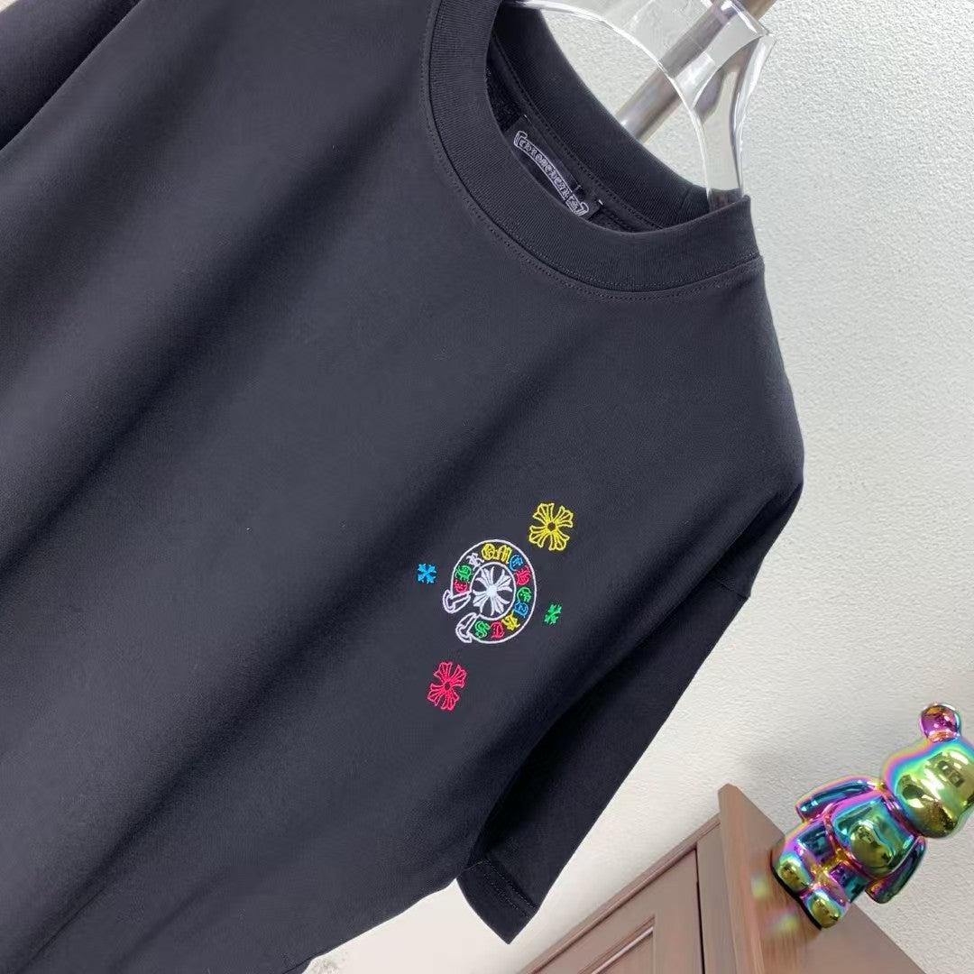 Horseshoe Flower Sanskrit Small Embroidered Round Neck T-shirt