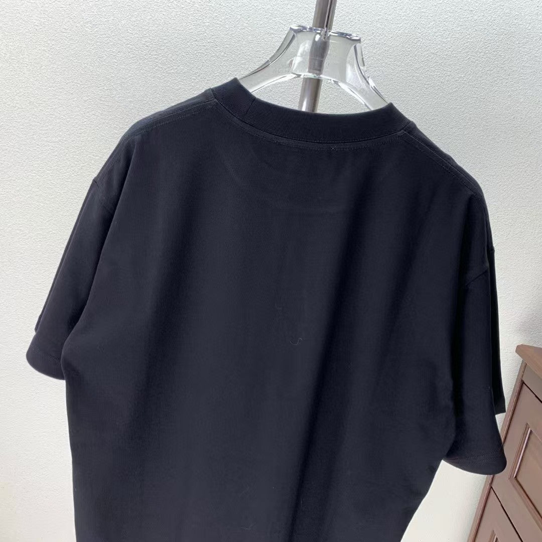 Horseshoe Flower Sanskrit Small Embroidered Round Neck T-shirt